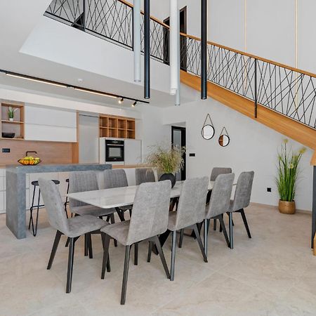 Beautiful Home In Omis With Kitchen Ngoại thất bức ảnh