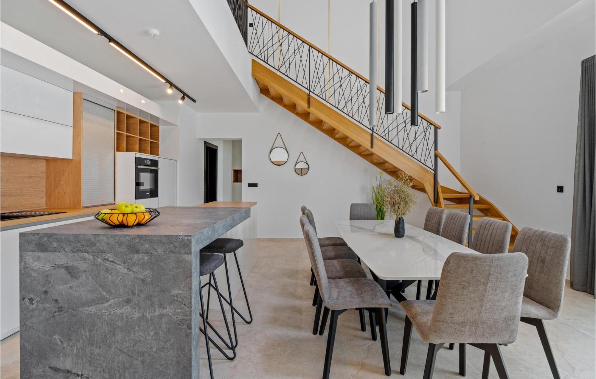 Beautiful Home In Omis With Kitchen Ngoại thất bức ảnh