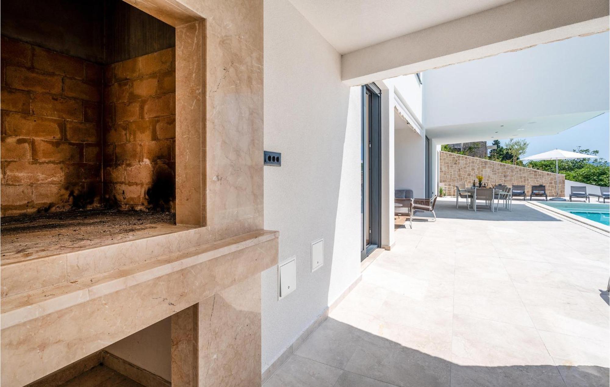 Beautiful Home In Omis With Kitchen Ngoại thất bức ảnh