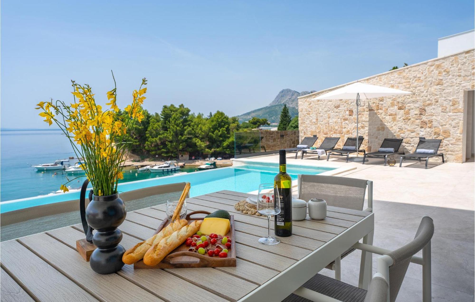 Beautiful Home In Omis With Kitchen Ngoại thất bức ảnh